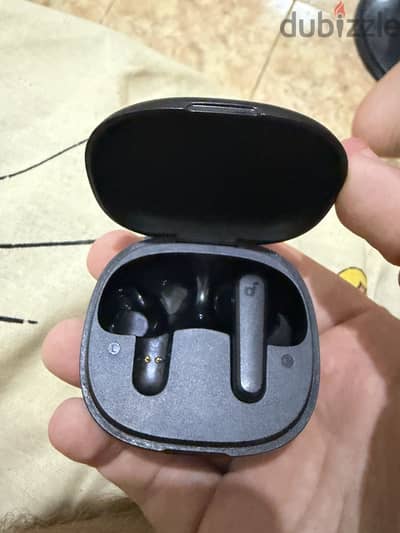 Soundcore r50i العلبه+ فرده يمين