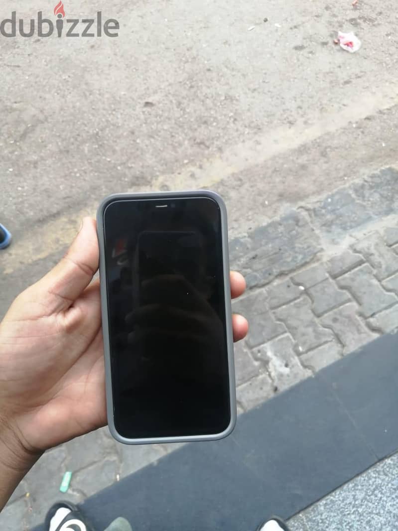 iPhone 11 3