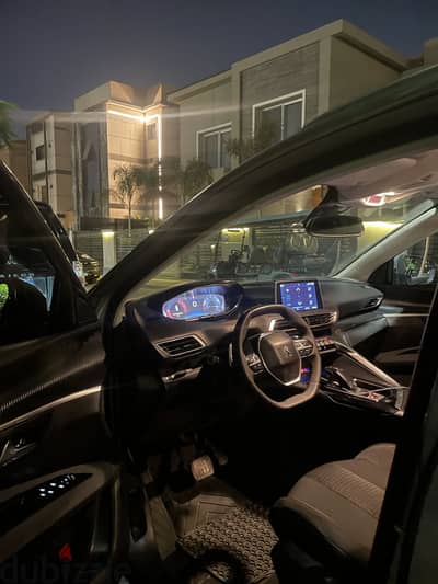 2020 Peugeot 5008 Automatic-Excellent Condition/ بيجو ٥٠٠٨ موديل٠٢٠٢