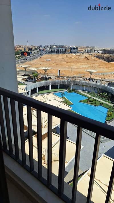 دوبلكس مفروش للإيجار في Porto Cairo – 145م – داخل كمبوند نيوم بجوار الجامعة الأمريكية – فرش مودرن فاخر – جاهز للسكن – عقد طويل