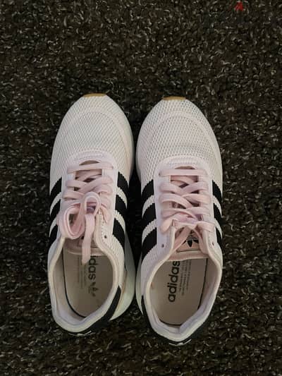original adidas women sneakers. . . size 38.5