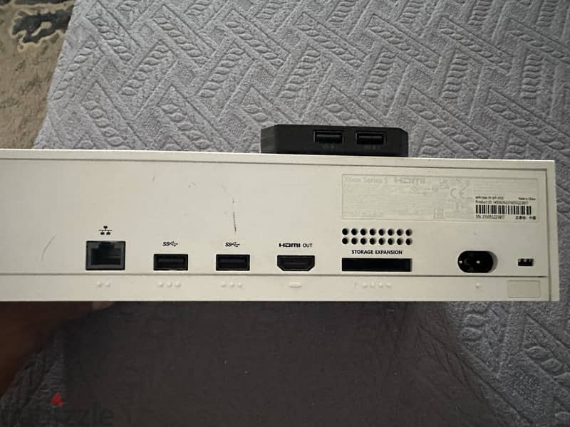 Xbox series s with controller 1