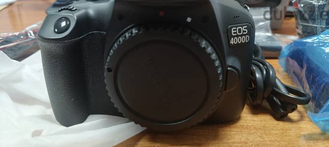 Canon EOS 4000D كسر زيرو - كاملة بالمشتملات والكرتونة