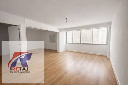 Apartment for sale, 140 square meters, in a prime location near Nabil Waqad and Asmaa Fahmy, Heliopolis. Unit area: 140 square meters - Floor: 4th (no