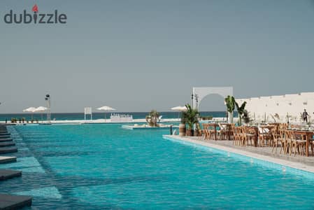 فرصة شاليه غرفتين تشطيب سوبر لوكس استلام قريب جدا في خليج رأس الحكمة دايركشن وايت بمقدم 10% وقسط على 6 سنوات بدون فوائد