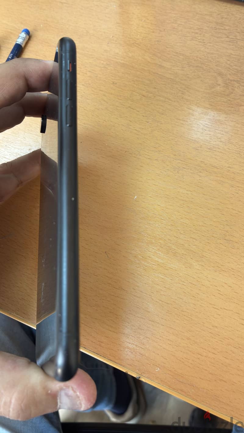 Apple - iPhone XR 8