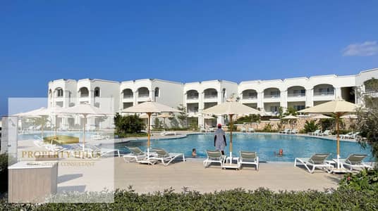 كورنر صف اول شاليه في هاسيندا الساحل الشمالي Chalet for sale in Hacienda North Coast للبيع في الساحل الشمالي  دقايق من مراسي
