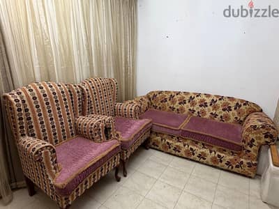 كنبة و ٢ فوتيه