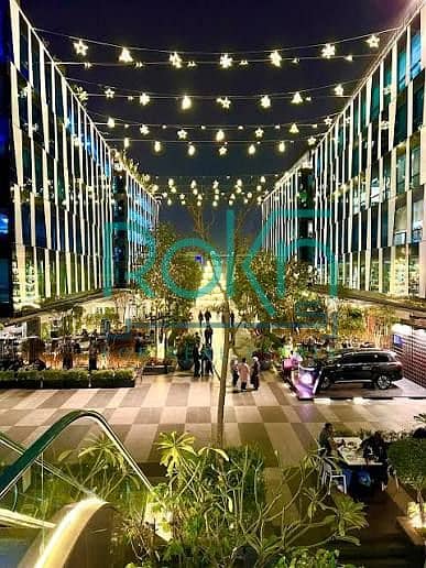 مكتب للإيجار بمساحة 161 متراً في "بارك ستريت" (Park St)، تشطيب كامل، وموقع متميز مباشرةً على المحور.
