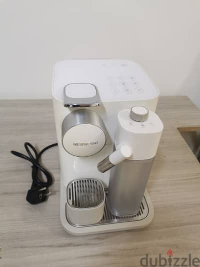 للبيع ماكينة Nespresso أصلية – موديل F531 