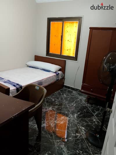 Furnished room next to Zakir Hussein from the owner