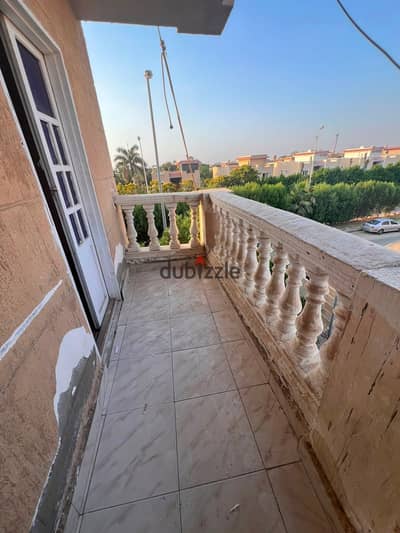 Apartment for sale in Dorra Compound, Cairo, in front of Gate 1, Al Rehab City. Company finishing. Second floor. Fully paid. Attractive price. 2 bedr