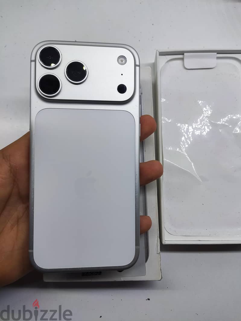 Apple - iPhone 17 Pro Max 1