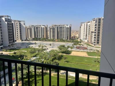 شقه للبيع استلام سنه بمقدم بسيط متشطيبه بالتكيفات و مطبخ في ابراج زيد الشيخ زايد