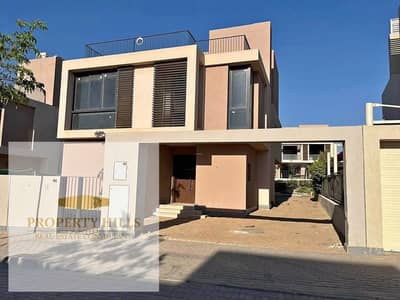 للبيع فيلا بارقي كمبوند في الشروق متشطبة بالكامل في سوديك ايست