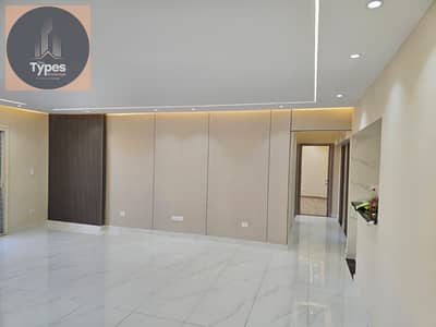For sale: Ultra-super-lux resale apartment, 174 sq m, 3 bedrooms, first floor, balcony, sea view, parking, elevator, and prime location in Al Khamael