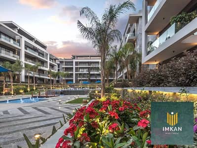 3-bedroom penthouse for sale at a great price in La Vista’s "El Patio Sola" (El Shorouk), featuring views of swimming pools and landscaped areas.