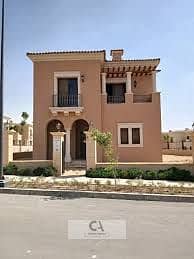 Villa for sale in Fifth Settlement, City Gate *Resale*, minutes from the American University in Cairo, with a prime view in the heart of New Cairo | C