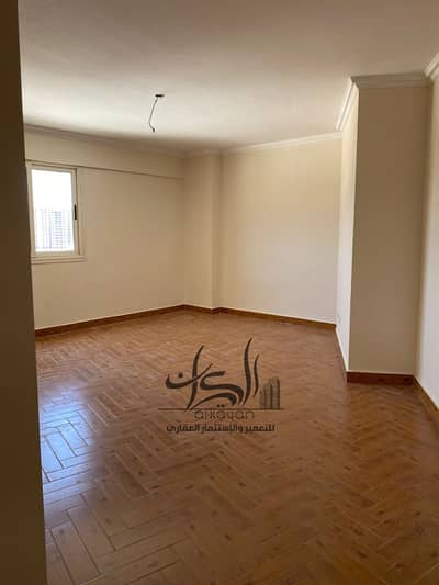 شقه للبيع فى جرين تاورز سموحة