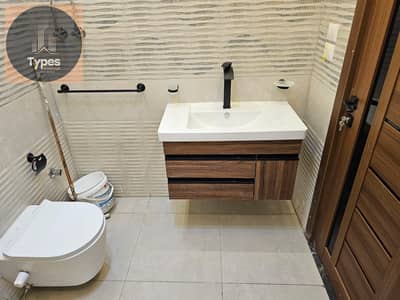 For sale, immediate delivery, ultra-super-lux apartment, second floor, 3 bedrooms, prime location in Phase 3B of Al Khamael Compound, Sheikh Zayed, Oc