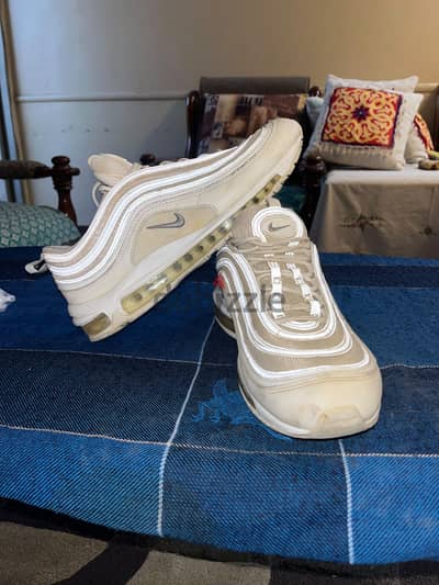 orignal white airmax sneakers