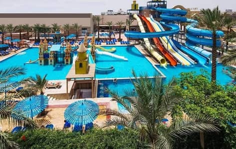 شاليه مميز بقرية سياحية على البحر مباشرة
