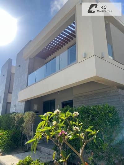 فيلا مستقلة فاخرة للإيجار مفروشه مودرن بمساحه اكبر بسعر 20,490 $ إطلالة مباشرة على البحر | صف ثاني على أول تبة  لافيستا رأس الحكمة