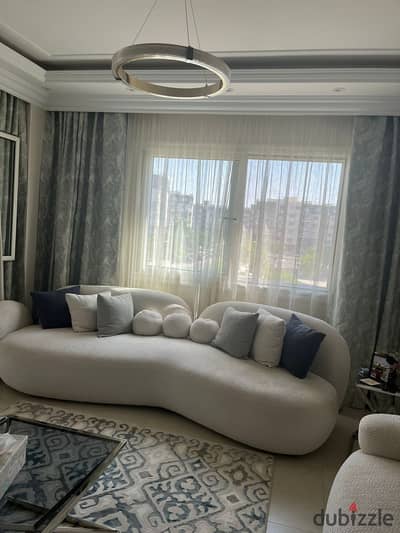 House for sale cash in my city 140m in the B10 with special finishing, furniture, and appliances