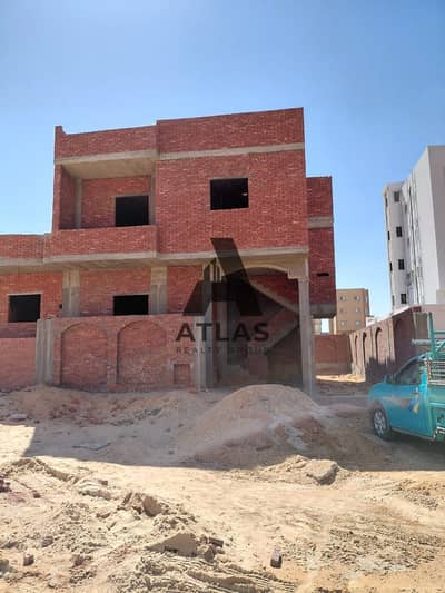House in the neighborhood 33 with an area of 140 square meters, facing north and corner on two streets in the tenth of Ramadan
