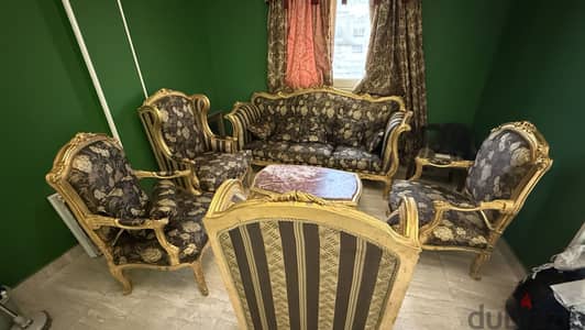 صالون كلاسيك فاخر للبيع بالستائر – حالة ممتازة