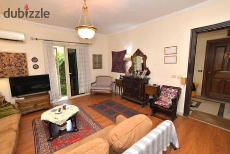 Ground-floor apartment with a garden for rent; ultra-super-lux finish.