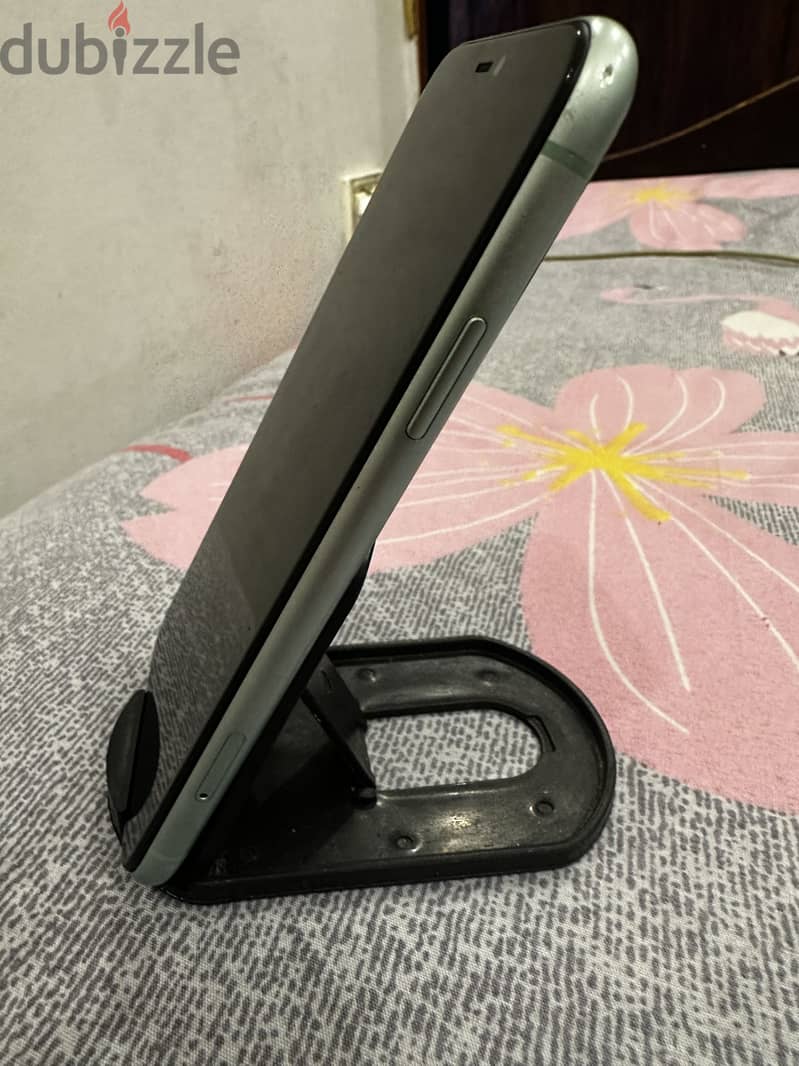 Apple - iPhone 11 4