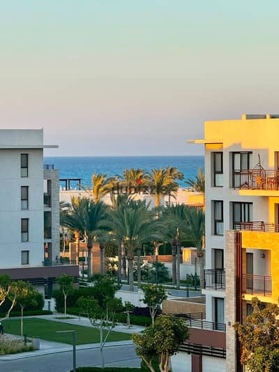 Marassi - Marina View, directly overlooking the swimming pool and with a clear sea view, hotel-style furnishings.