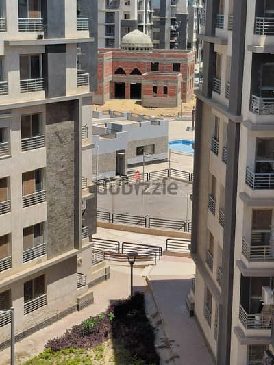 شقه ١٣٠م جنة اكتوبر  نموذج B فيو المسجد وحمام السباحه للايجار