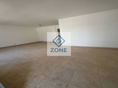شقه 165م للايجار في مدينتي B10 خطوات من All Seasons Park والخدمات دور رابع 3غرف نوم و3حمام