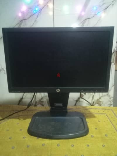 شاشه hp اصليه ٢١ بوصه FullHD بحالة ممتازة