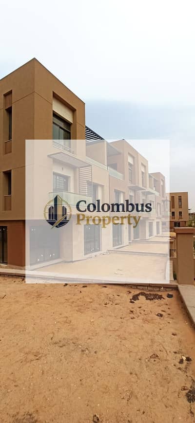 امتلك تاون هاوس راقٍ داخل District 5 بأحد أفضل مواقع القاهرة الجديدة، مع إطلالة مباشرة على حمام سباحة النادي - التجمع الخامس