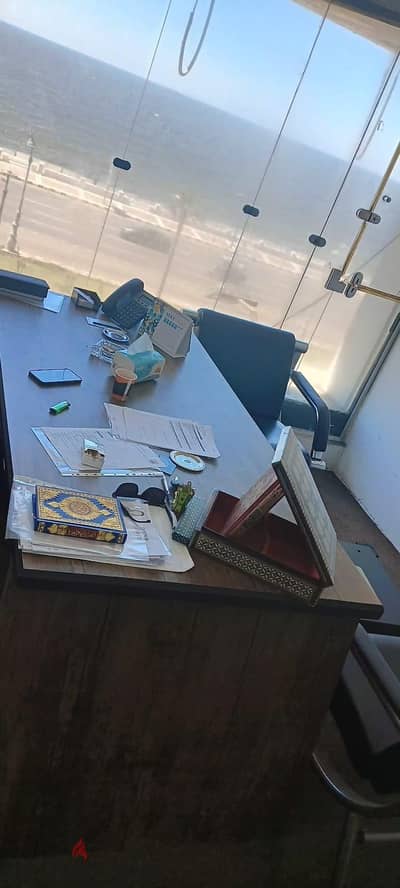 مكتب مودرن