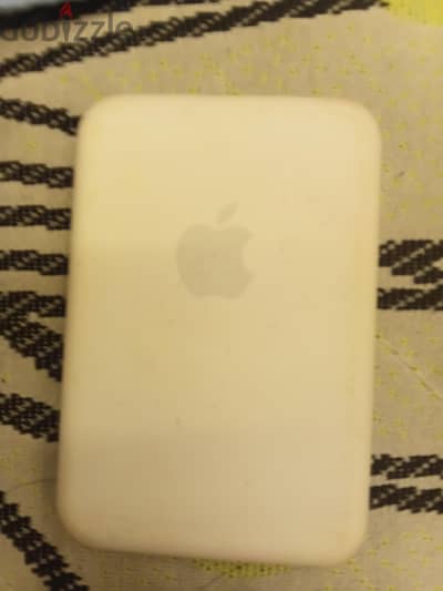 power bank mag safe apple original like new power bank mag safe apple original like new