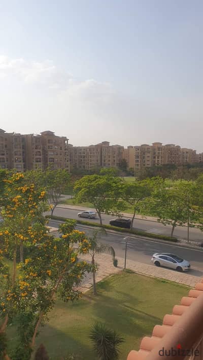 Apartment for sale, 175 sq m, in Madinaty B1, special finishes, wide garden view, third floor, 3 bedrooms, 3 bathrooms, kitchen