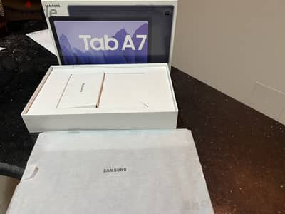 Samsung 10" aA7 حالة ممتازة بالشاحن الأصلي والعلبة