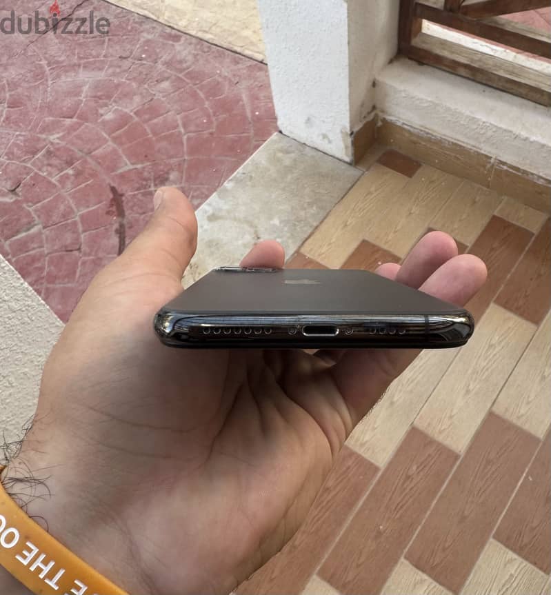 Apple - iPhone 11 Pro Max 1