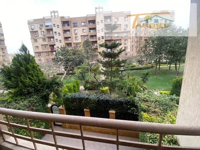 Apartment for sale in Madinaty (B6): 91 sqm, 2 bedrooms, 1 bathroom. Features custom finishes and a garden view. Prime location and a bargain price fo