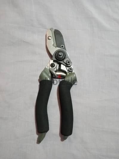 مقص للنباتات