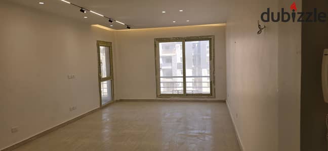 للايجار شقة كمبوند جنة ٢ بالمطبخ اول سكن