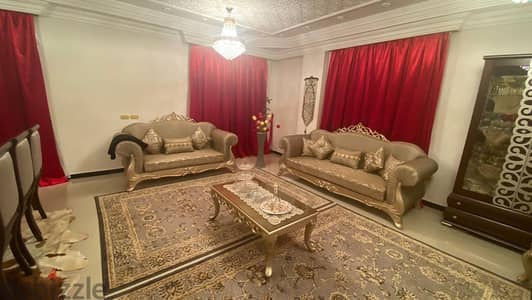 شقه لليع في المقطم الهضبه الوسطي بجوار جامعه  صيدله Mti