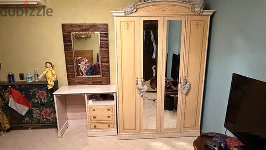 Waredrop and desk