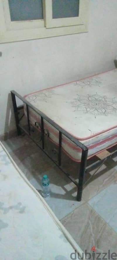 ٩ سرير حديد عموله