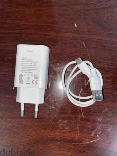 راس شاحن vivo اصليه 10W ومعاها كابل Ugreen type C اصلي