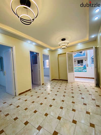 Apartment on Palm Beach next to the main road and services ten minutes to the sea the place is fully serviced